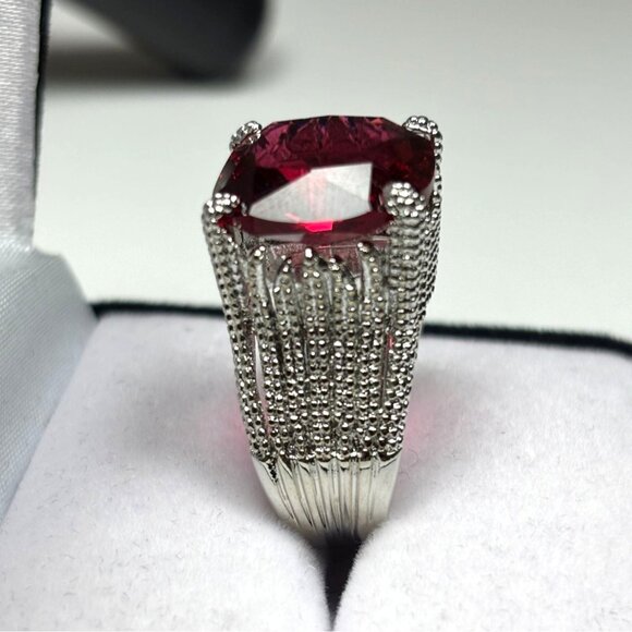 Sterling Silver Ring With Large Red Gemstone & Intricate Band Design - Picture 3 of 3